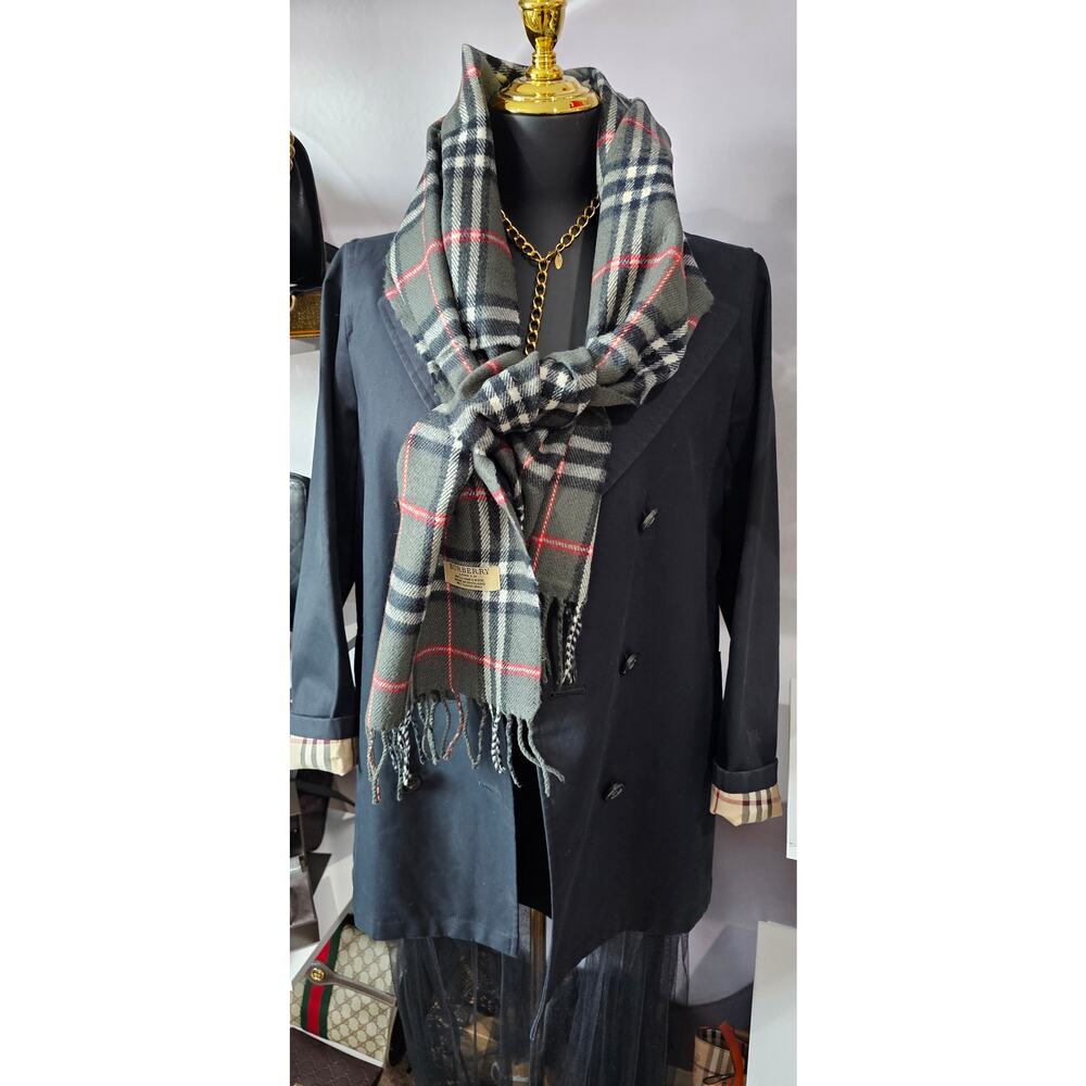 BURBERRY London 100% Lambswool Gray Scarf Shawl Nova Check Vintage (3)